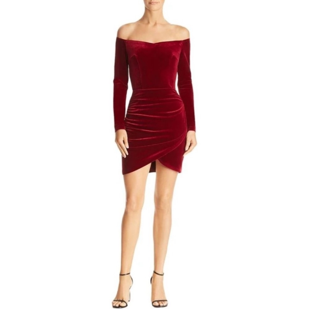 Off the shoulder res velvet dress